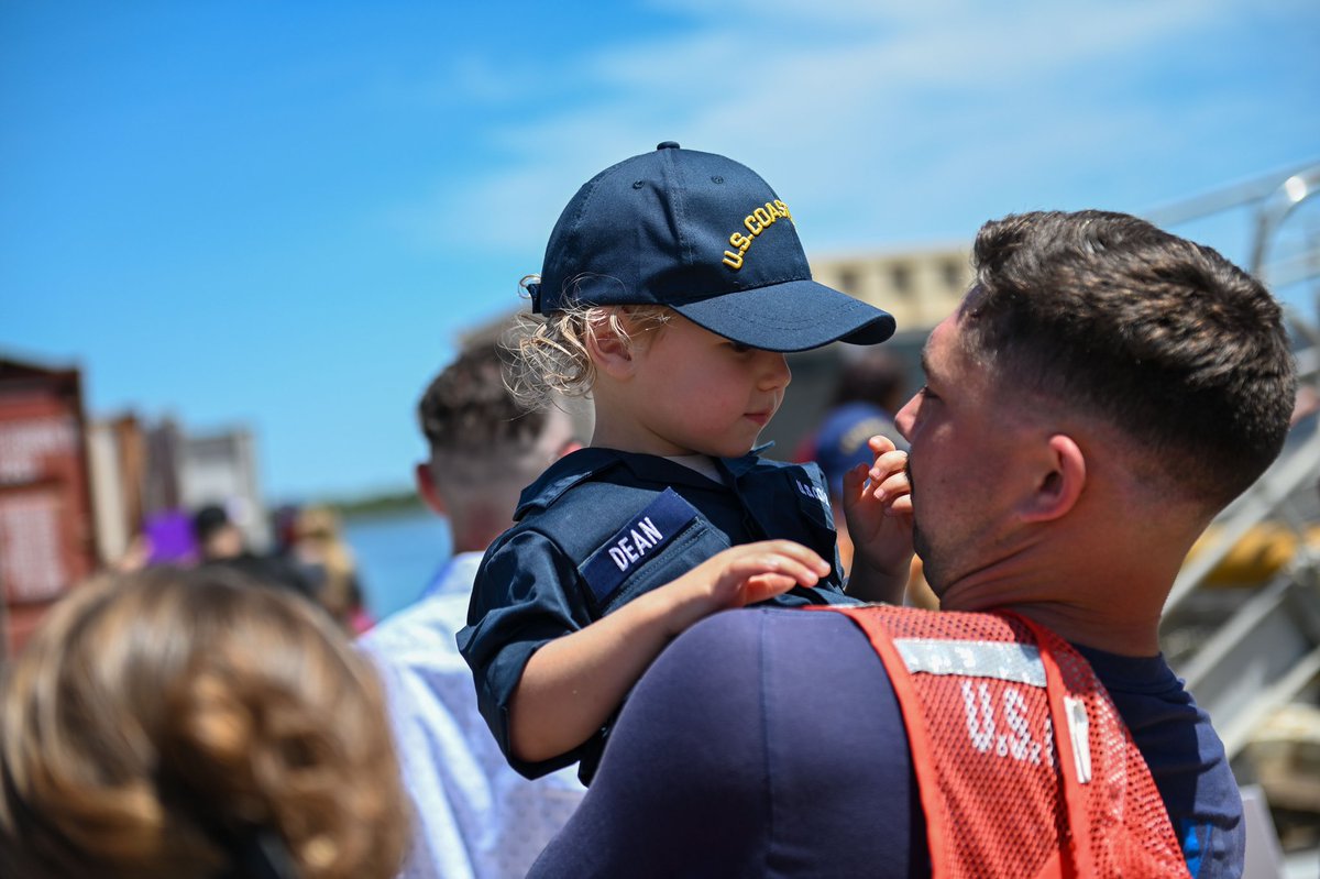 USCGLANTAREA's tweet photo. 📍NORTH CHARLESTON, S.C. —The crew of the USCGC Stone (WMSL 758) returned to their home port in North Charleston, Sunday, following a 105-day patrol in the South Atlantic Ocean, Caribbean Sea and Florida Straits. 
Read more here: https://t.co/wedFfAtU2X https://t.co/pBaKLAAM21