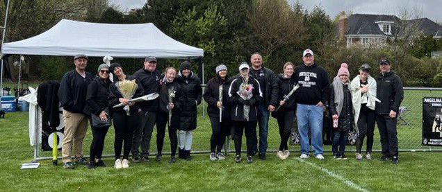 TaliaLorenzo7's tweet photo. Senior Day 2023!🖤🤍 Had so much fun with my teammates. Hit a homerun over the fence and had 9 k’s in 4 innings. @FriarSoftball https://t.co/oNOCjDtyTD