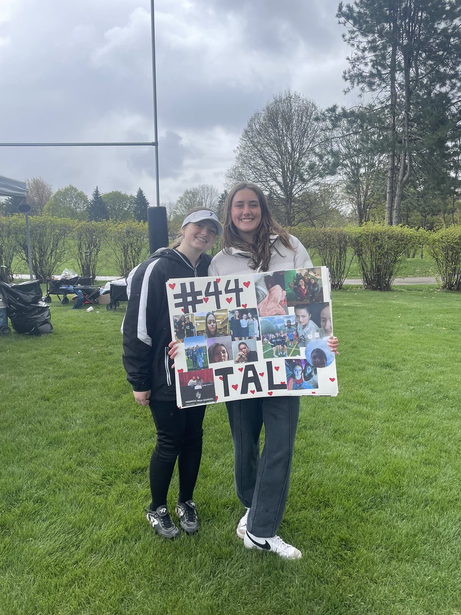 TaliaLorenzo7's tweet photo. Senior Day 2023!🖤🤍 Had so much fun with my teammates. Hit a homerun over the fence and had 9 k’s in 4 innings. @FriarSoftball https://t.co/oNOCjDtyTD