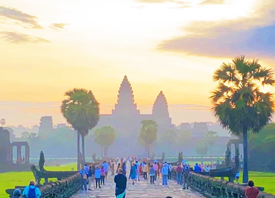 johnmalis150's tweet photo. The educational system in 9th to 12th centuries of Angkorian era was based on a hierarchical system that was divided into three levels: primary education, secondary education and higher education. 🧵#solutionjournals @khiwist https://t.co/YkfFDhsp1z
