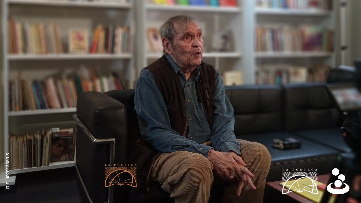 Para celebrar el Premio Cervantes 2022 a Rafael Cadenas, compartimos un video testimonial del maestro Cadenas realizado por La Poeteca y #Banesco con importantes reflexiones en torno a su formación, la poesía y su vida como escritor. ▶️ youtu.be/KIodIPLATvs

#CadenasCervantes