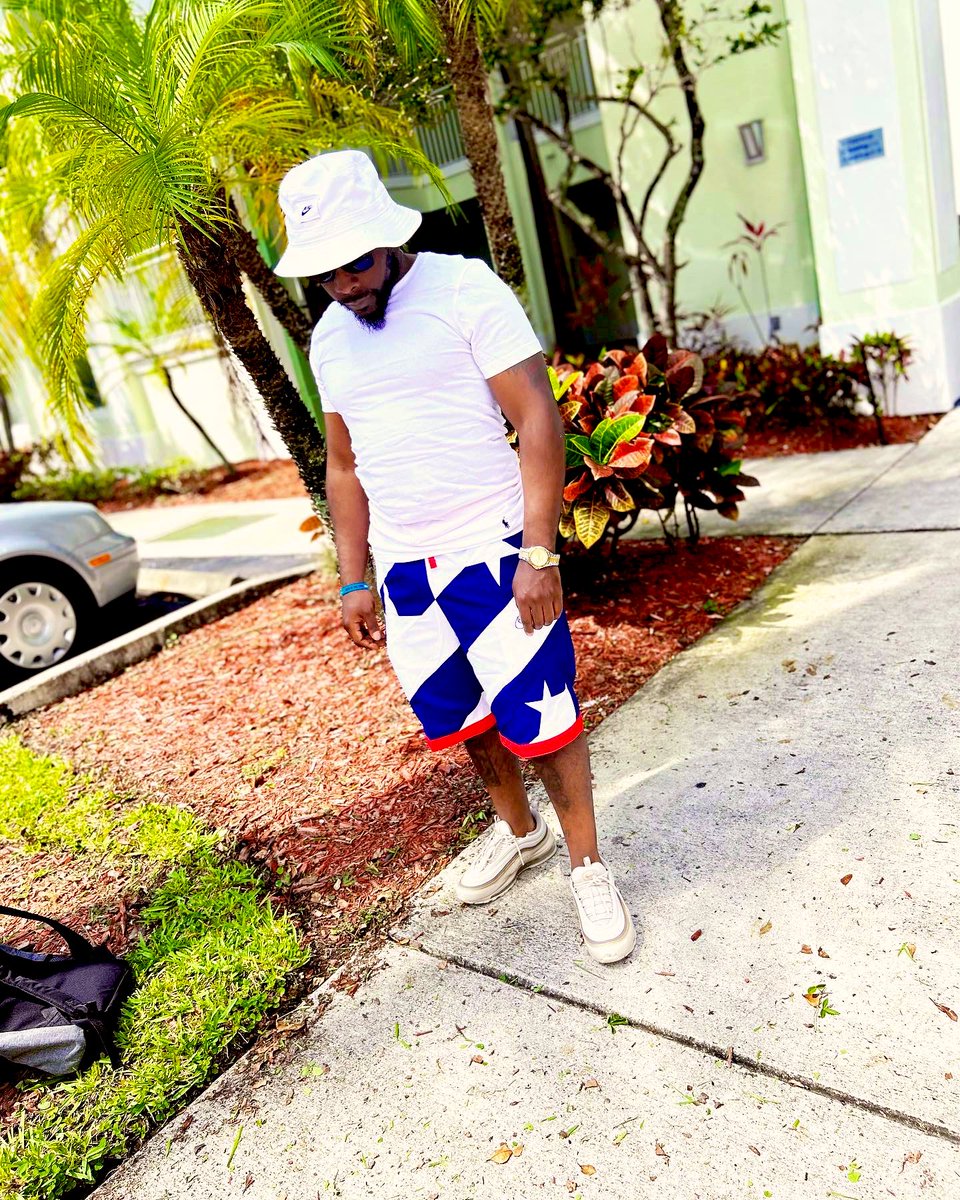 DoubleXDexX's tweet photo. I’m goin up like the Lambo Aventador doors #MotionGod https://t.co/cpQoLT55pM