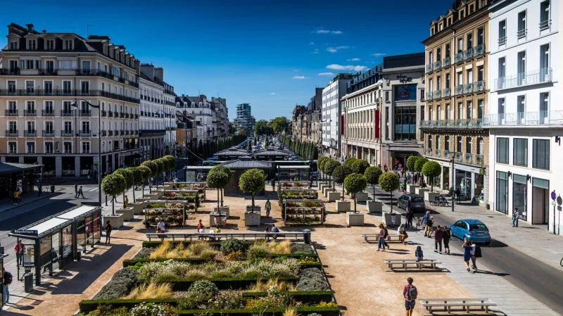 FuckCarsReddit's tweet photo. 16/ In short, the bio-physical basis of our own existence is already under threat. This means we have to reduce our energy use to mitigate the damage we impose on the biosphere. One way to do this is by quickly restructuring our urban environments, like the following: https://t.co/LsCMcqmE22