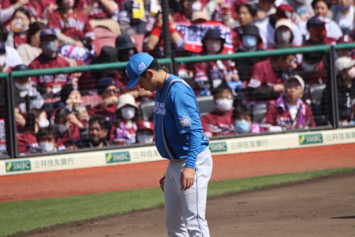 chi_j3's tweet photo. 土ならしてたらマウント行くの遅れちゃった
#野村佑希 #lovefighters 
2023.04.23@楽天モバイルパーク宮城 https://t.co/P30jM1BBRe
