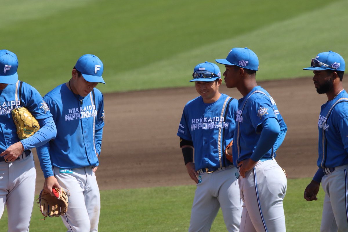 chi_j3's tweet photo. 土ならしてたらマウント行くの遅れちゃった
#野村佑希 #lovefighters 
2023.04.23@楽天モバイルパーク宮城 https://t.co/P30jM1BBRe