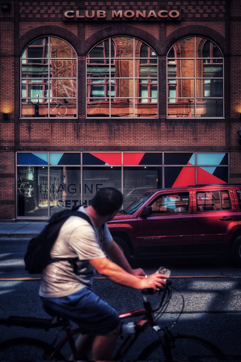 #mirrorless #23mm #fujifilm #fujifilmxseries #fujifilmx100v #X100V #fujifeed #fujimag #fujifilmnordic #streetphotography #streetpic #streetgrammers #streetouss #urbanandstreet #urbanshutter #cinematicstreet #toronto #downtowntoronto #yongestreet #citylife #photo #photography