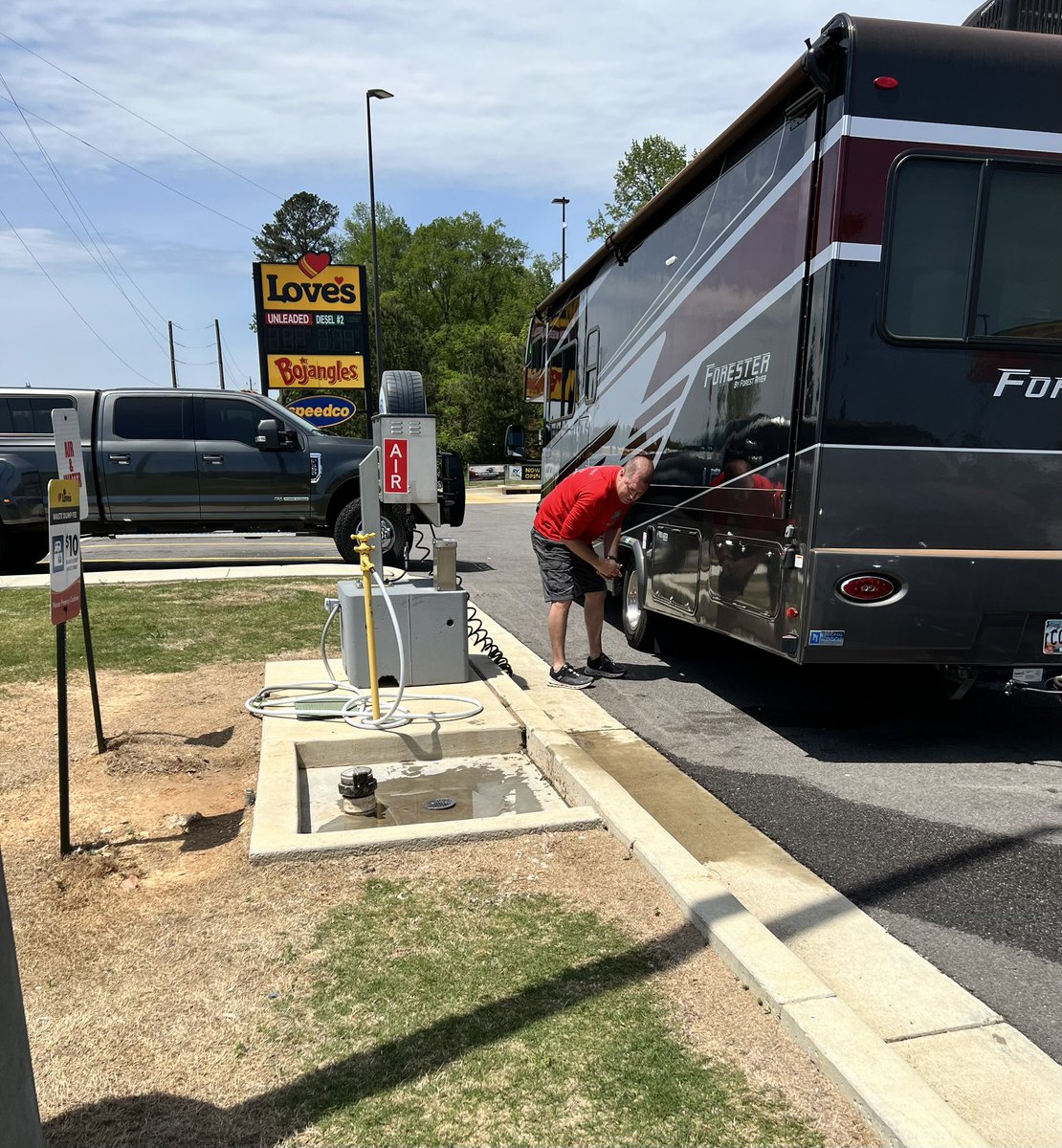 dirtgirlatheart's tweet photo. Appreciate @LovesTravelStop being so RV friendly. #dumpstation #Heflin #Alabama #RVlife #travel #racefans #glamping #Forester https://t.co/uFywlDW5nX