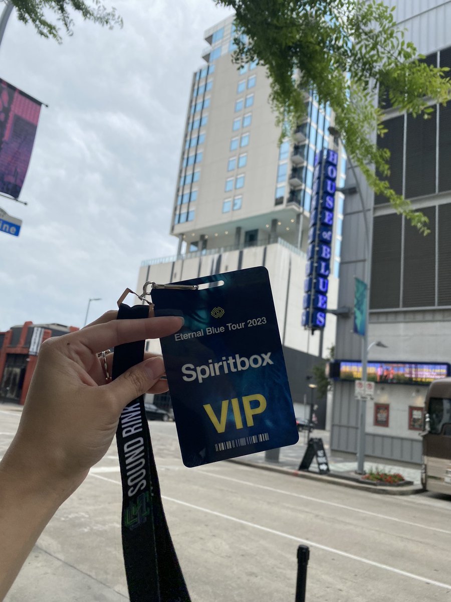 xChelyy's tweet photo. stoked for @spiritboxband tonight! I cannot wait to see the queen! @corklezlaplante https://t.co/cPOMbGyej6