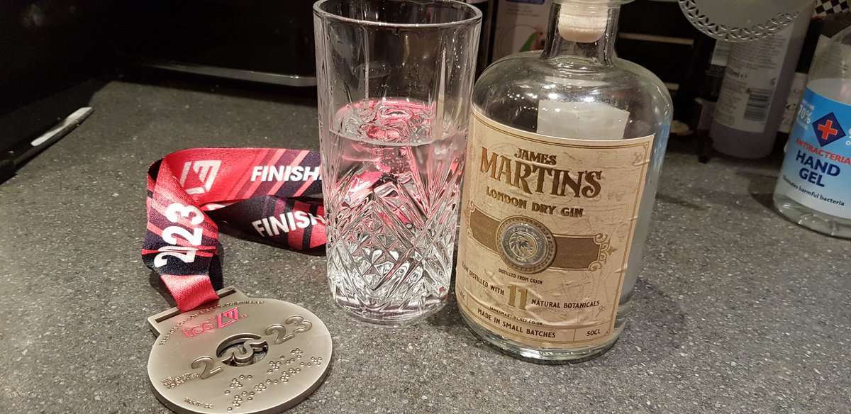 TracyDarlison's tweet photo. After running London marathon what better way to end the day than with @jamesmartinchef gin and a pizza 😁 https://t.co/jFGZrXSDPi