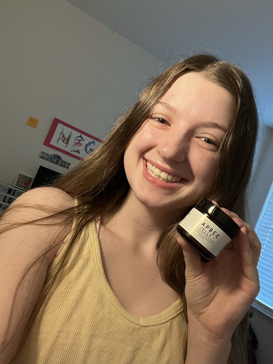 meegaaann_xoxo's tweet photo. Recommended #HAPBEE to Abs @abltgal since she also has super sensitive skin too🩵. 
Told her how I use it &amp; that there are SO many uses!! @TheCarlosPena @alexavega @HeffronDrive @kevingschmidt 
Got this text this morning that her @HapbeeCompany jelly arrived!🥰
Endless love!🫶🏻🫶🏻 https://t.co/9NJpsRbPlx