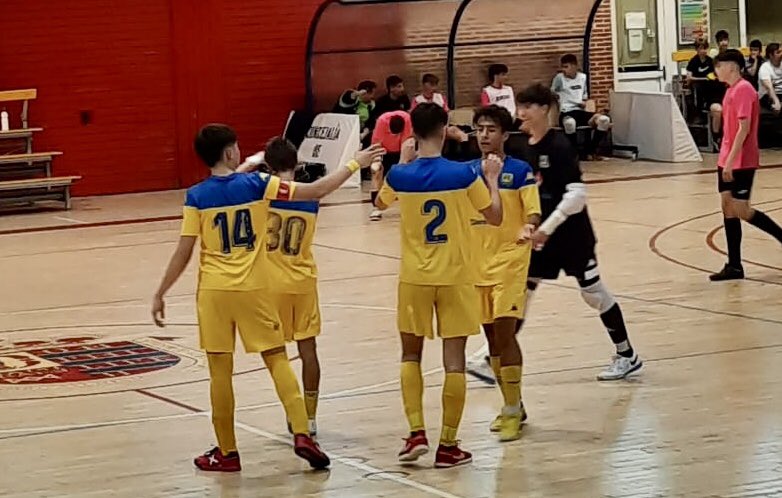 sanchez_ullen's tweet photo. Partido muy completo de los chicos del @ADAlcorconFS #JuvPref que se llevan un +3 más que merecido de Villafontana, seguimos en la pelea 💪, grande chavales!!
#123Alcorcón #Rober99 #VamosRober 💛💛 https://t.co/aqg9u0Mal5