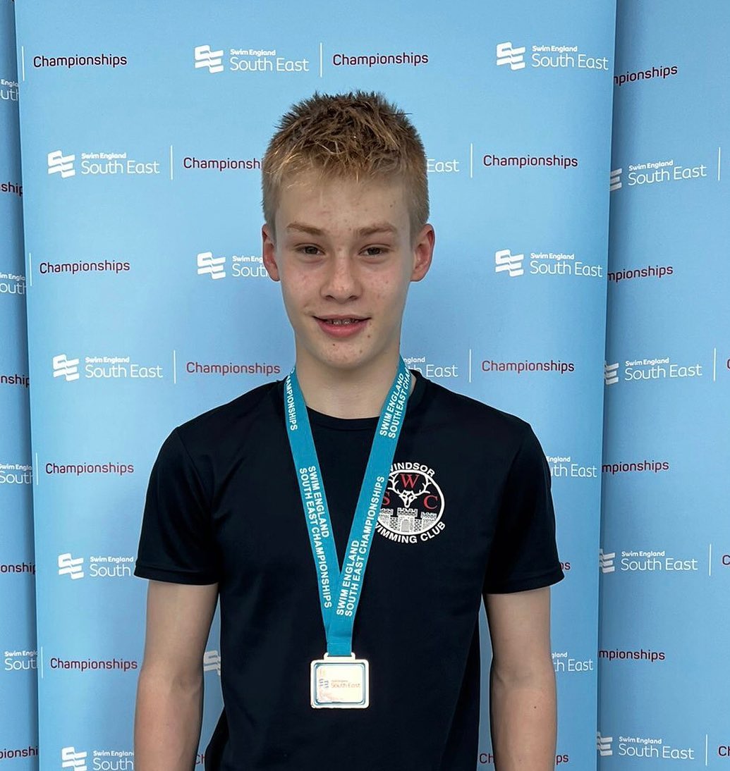 FANTASTIC swim from Richard to take Bronze in the 50 Fly. PBs in both his heat and the final🥉🏊🏻‍♂️ 🔥
WELL DONE to all the Windsor SC swimmers this weekend. Lots of PBs and great racing. Roll on weekend 2 of the South East Age Group Championships #teamwindsorsc #swimfast #windsors