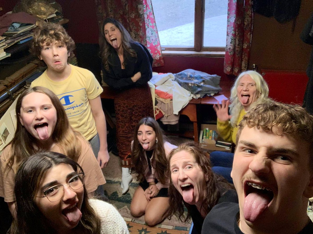 eva_farley10's tweet photo. Mom’s side of the family bonding <3 Tongues out for Grandpa Rich https://t.co/zb0YR4fMIB