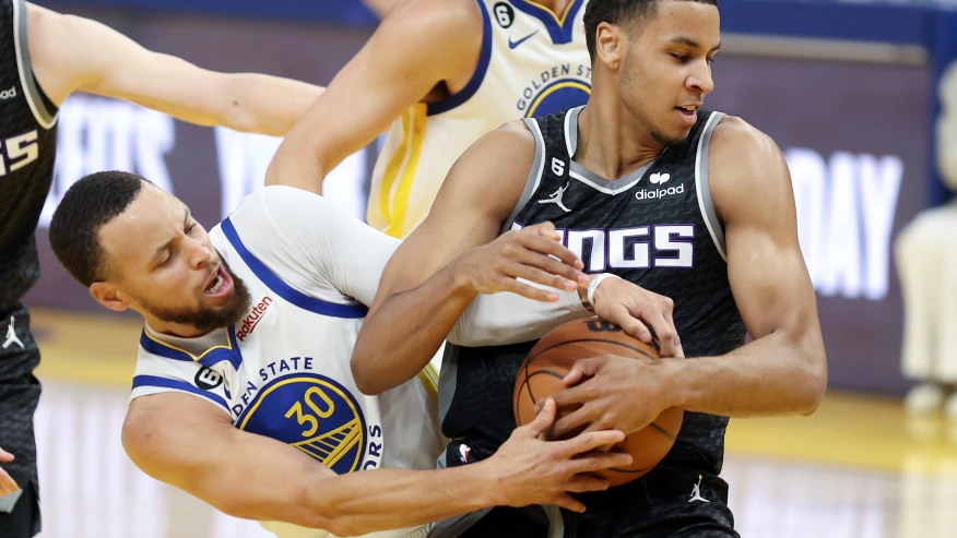 kron4news's tweet photo. DUBS WIN! Warriors even up series 2-2 with victory over Sacramento Kings https://t.co/1bboBzqSE1 https://t.co/8QLXA3Pj6D