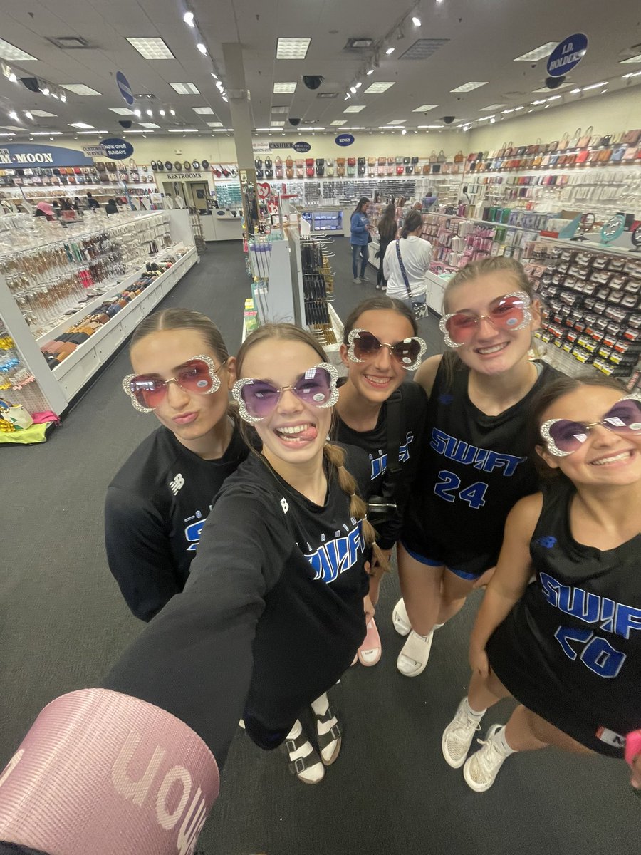 Kayleighsteele_'s tweet photo. 3-1 this weekend and I had so much fun!! Thankful to get to play with these girls💙@OK_SwiftWBB https://t.co/eIZfVqgD5q