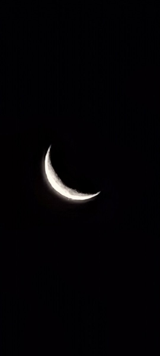 ma__nascimento1's tweet photo. Picture de hoje 
#lua #luacrescente #Samsung #s20 https://t.co/G9eqEW0VJg