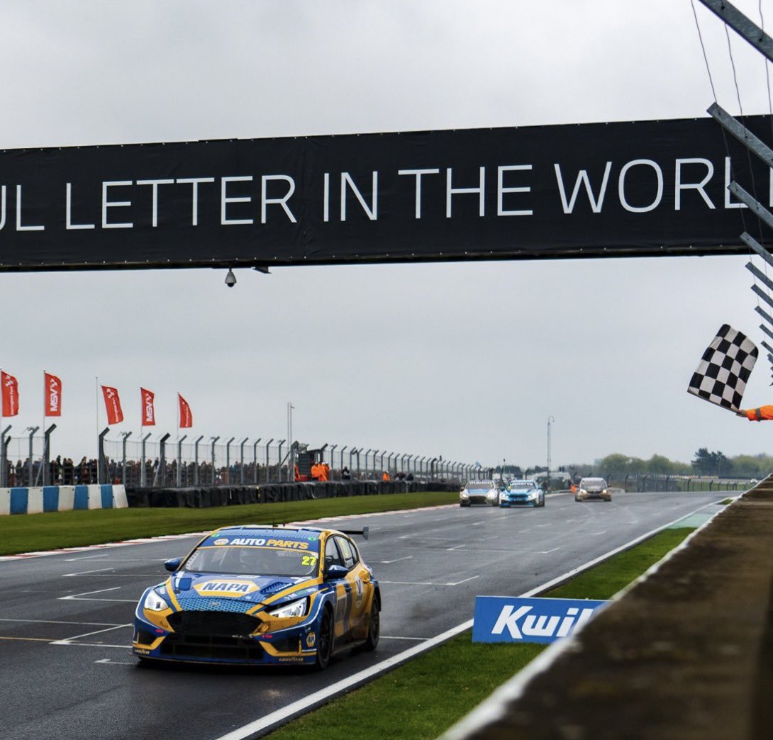 Back home after a mega weekend with <a href="/naparacinguk/">@NAPARacingUK</a>! Pole for <a href="/DanielRowbottom/">Daniel Rowbottom</a> Two wins for <a href="/DanCammish/">Daniel Cammish</a> Podiums for <a href="/samosbornebtcc/">Sam Osborne BTCC</a> &amp; <a href="/ASuttonRacing/">Ashley Sutton</a> what a mega team of people I have the pleasure to work with 🔵🟡🏆🏆🏆🏆