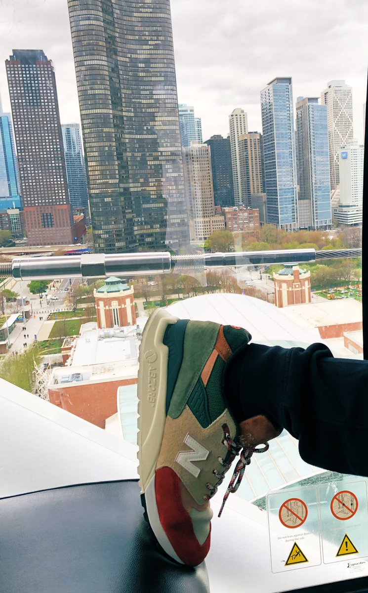 It’s a chilly 🥶 Sunday but we up here with the Ronnie Fieg x Lloyd Wright Foundation NB 998s! #KOTD #NewBalance #NB998 #RonnieFieg #Sunday #NavyPier #CentennialWheel #Chicago