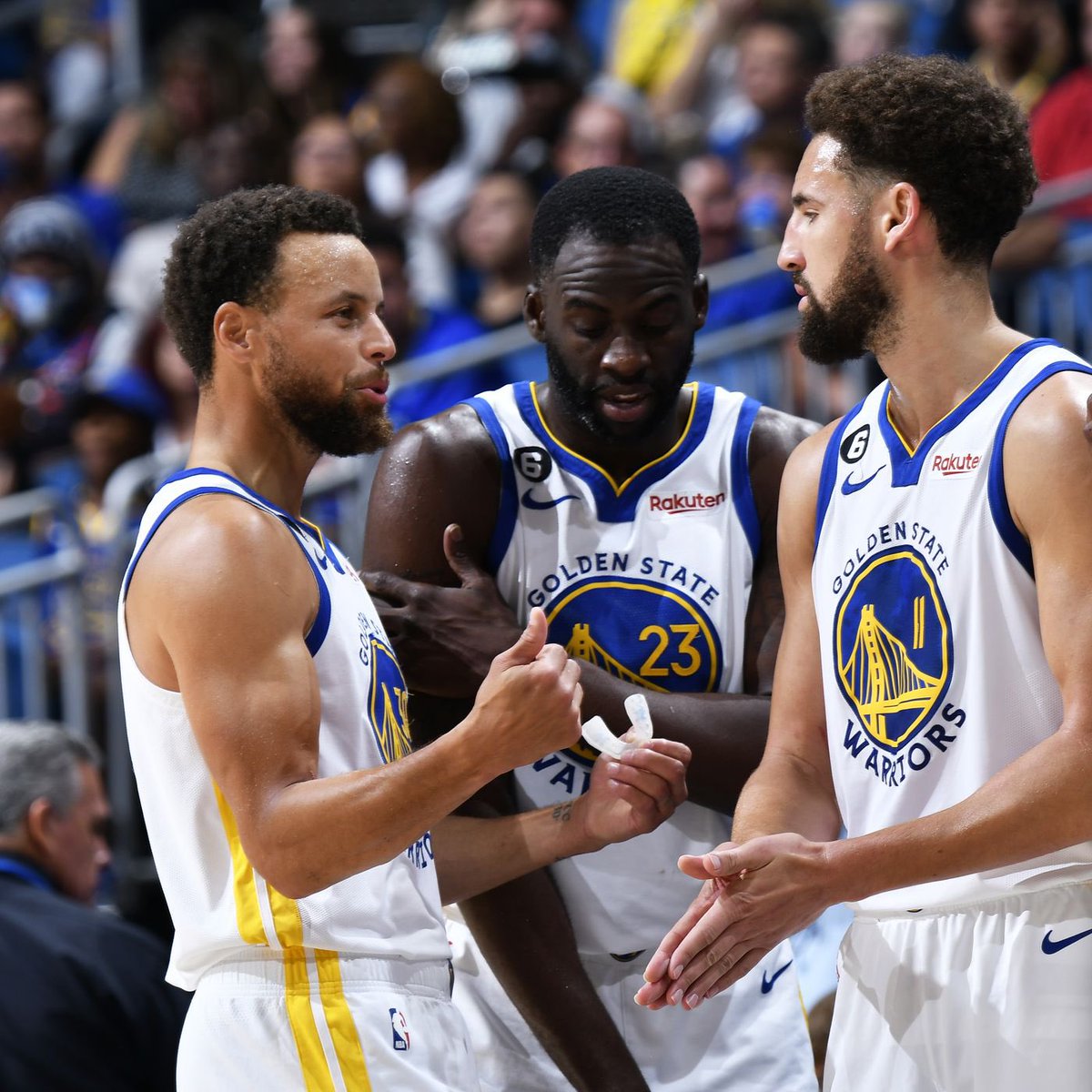 Kazzy21X's tweet photo. Warriors in Game 6 vs Kings https://t.co/KeI3vF080y