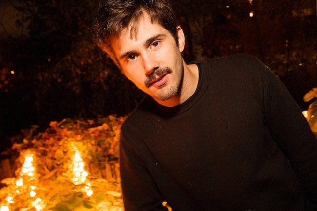 basic_chanel's tweet photo. One of The most attractive men I’ve ever seen; perfect facial proportions, beautiful brown eyes &amp; hair. masculine laxed body language &amp; voice + very funny. https://t.co/1oVwENlsKv