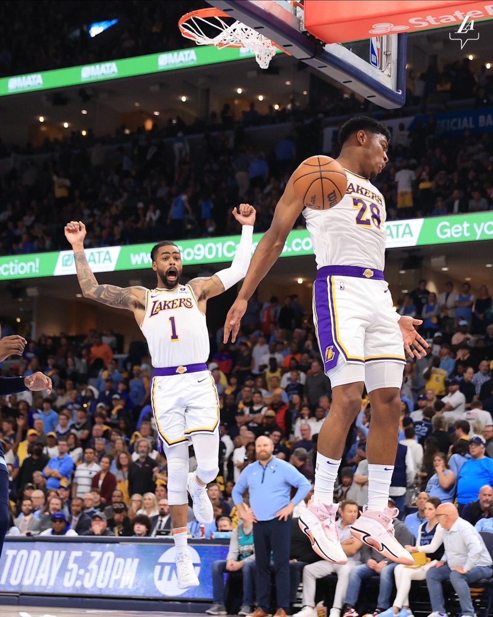 JasmineLWatkins's tweet photo. If your friends don’t hype you like D'Angelo Russell they ain’t the ones for you https://t.co/0gAIkzRd5H