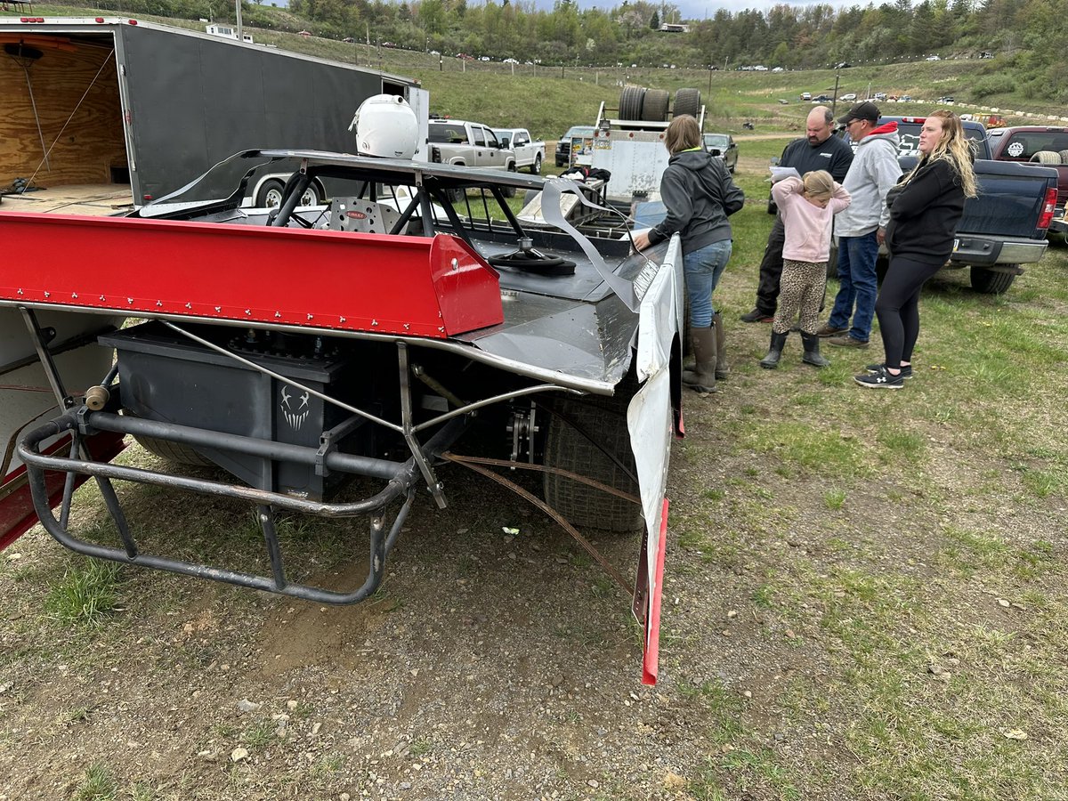 CMannRacing1's tweet photo. Test and Tune went, meh. 😒

First time out the car was plowing tight. Met the wall and bent some of our pretty new body. (Drivers fault) 

Took a big swing

Second time out we were wrecking loose. https://t.co/eHwYxr5uQg