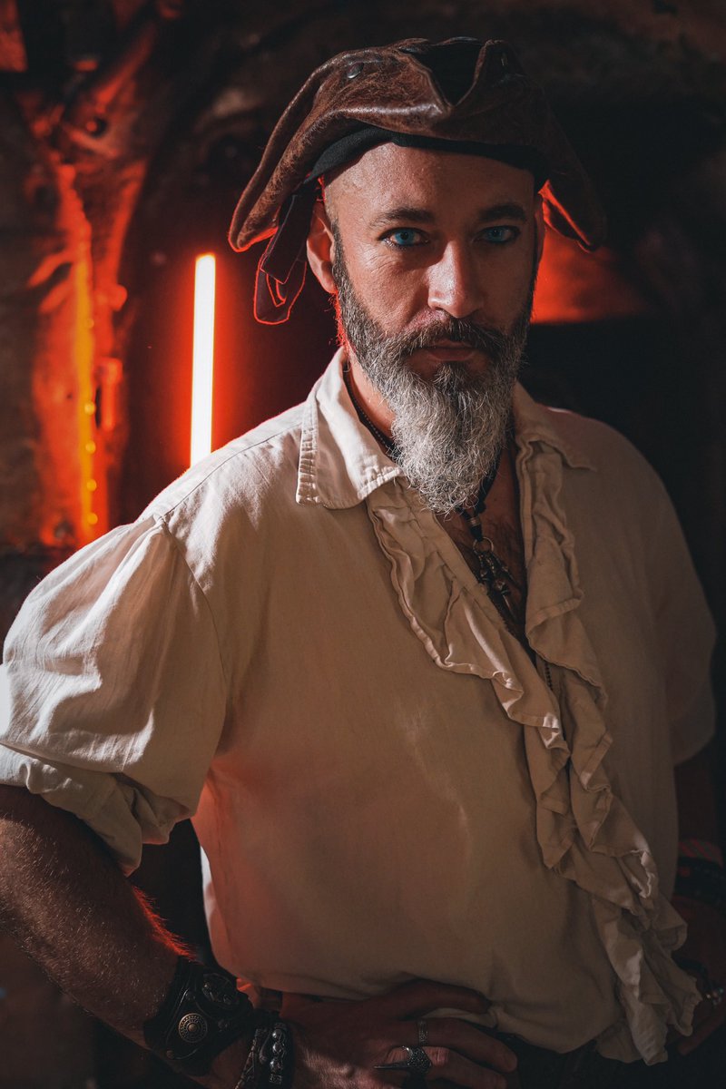 deecantadh's tweet photo. je tente sait on jamais, si vous cherchez des photographes pour vos soirées mon insta : deecantahd https://t.co/GMRTuWqFek