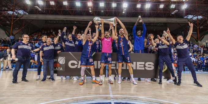 Una costumbre que sigue vigente. <a href="/aleBortolussi/">Alejandro Bortolussi</a> y los ascensos. El Tizona Burgos esta temporada se quedó con la Copa y con la Liga. El argentino es el talismán para salir campéon.