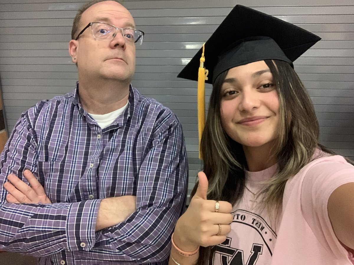 Seniors: turn in your service hours by May 5 (12 days!) and you also will receive a gold tassel 👨‍🎓 #GoWO