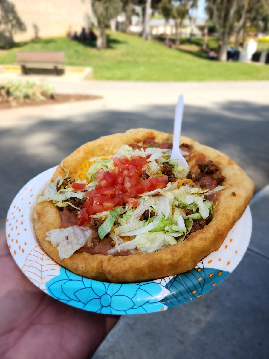 asdza_tlehonaei's tweet photo. Mmmmmm
Ayóó łikaní héíííí! 😋
#NavajoTaco #IndianTaco #NavajoFood #NativeFoods #Powwow #NDNCountry #csudhpowwow https://t.co/PHy0u3ZkWF