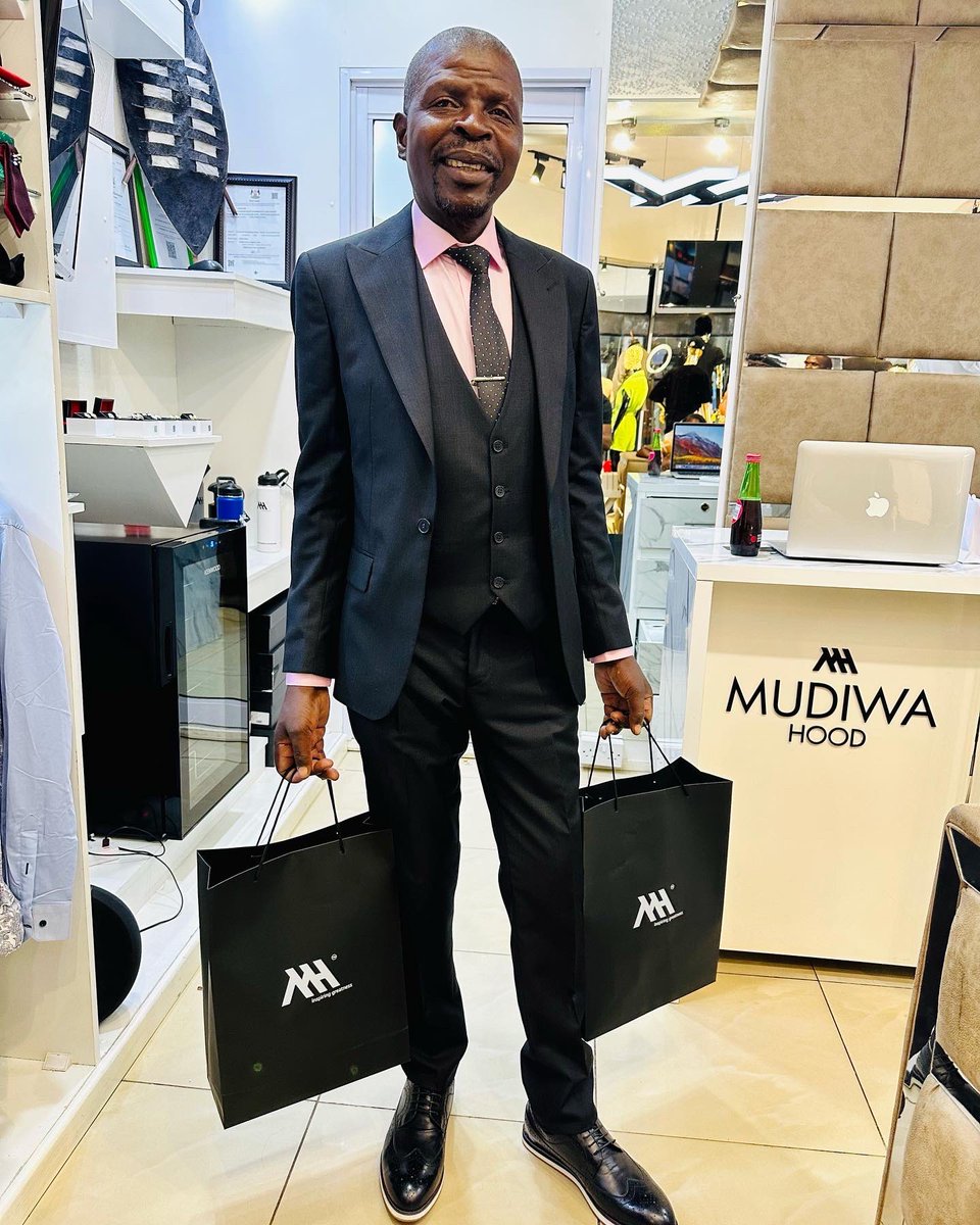 They embarrassed this man publicly, called him rombe, mbavha and all sorts of names… sadly no one saw anything wrong with pictures and videos of him in cuffs 😢😭, NO ONE REBUKED ANYONE! Ofcourse tabata mbavha😭, but this is a Father of 7, nhamo haisekwani, i grew up poor i know