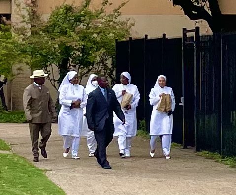 Xiaotong1278's tweet photo. EID Mubarak!
Members of Muhammad Mosque 64 of Austin deliver meals to the community!! Salute to the MIGHTY F.O.I. & MGT. #eidmubarak #Eid #NOISundays #MM64 #atx https://t.co/oqrxSBdtgI