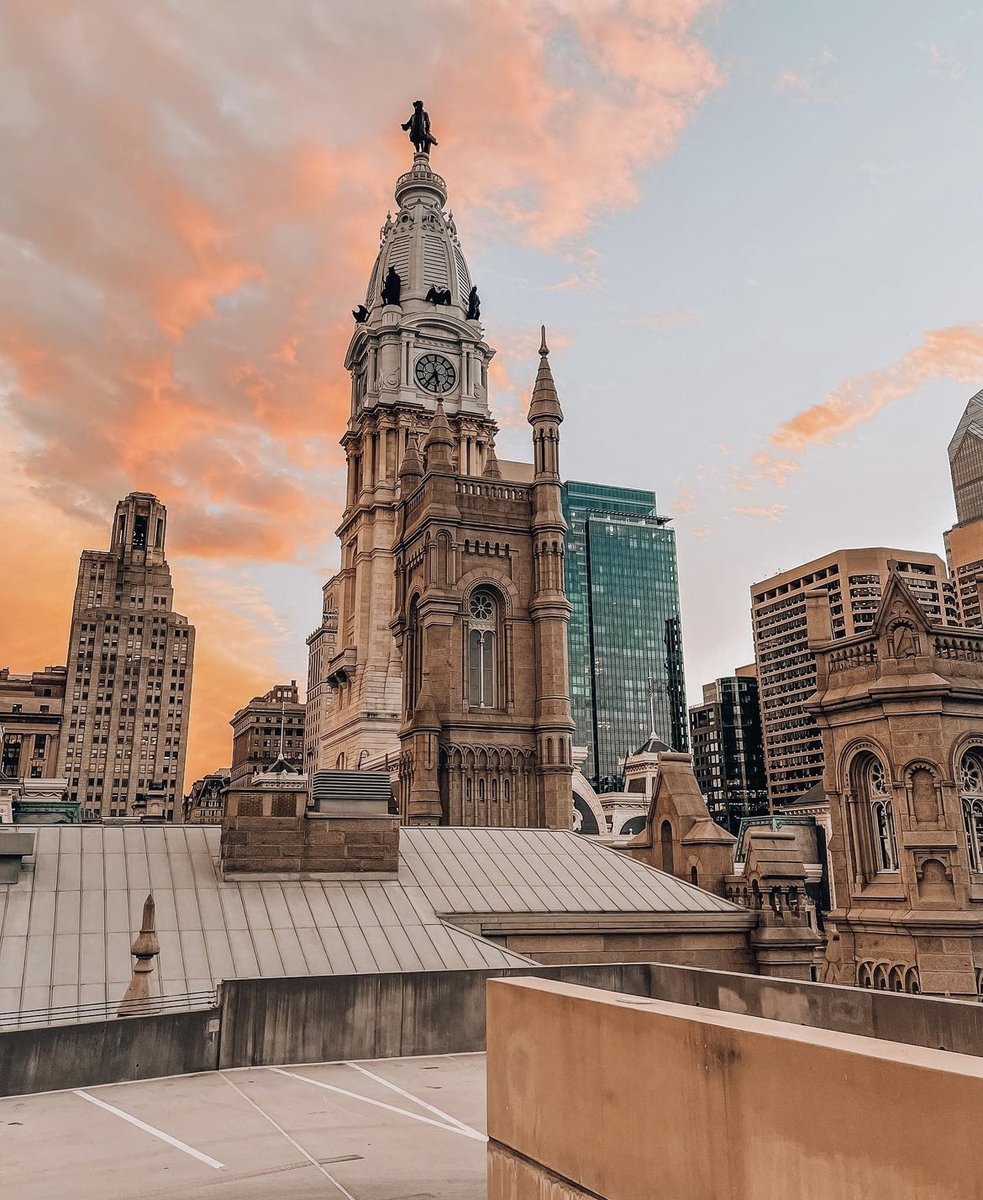 Other cities, don't be jealous. This view is everything. 🤩 
#VisitPhilly #ExplorePhilly 

📸: @ philly_walkgirls
