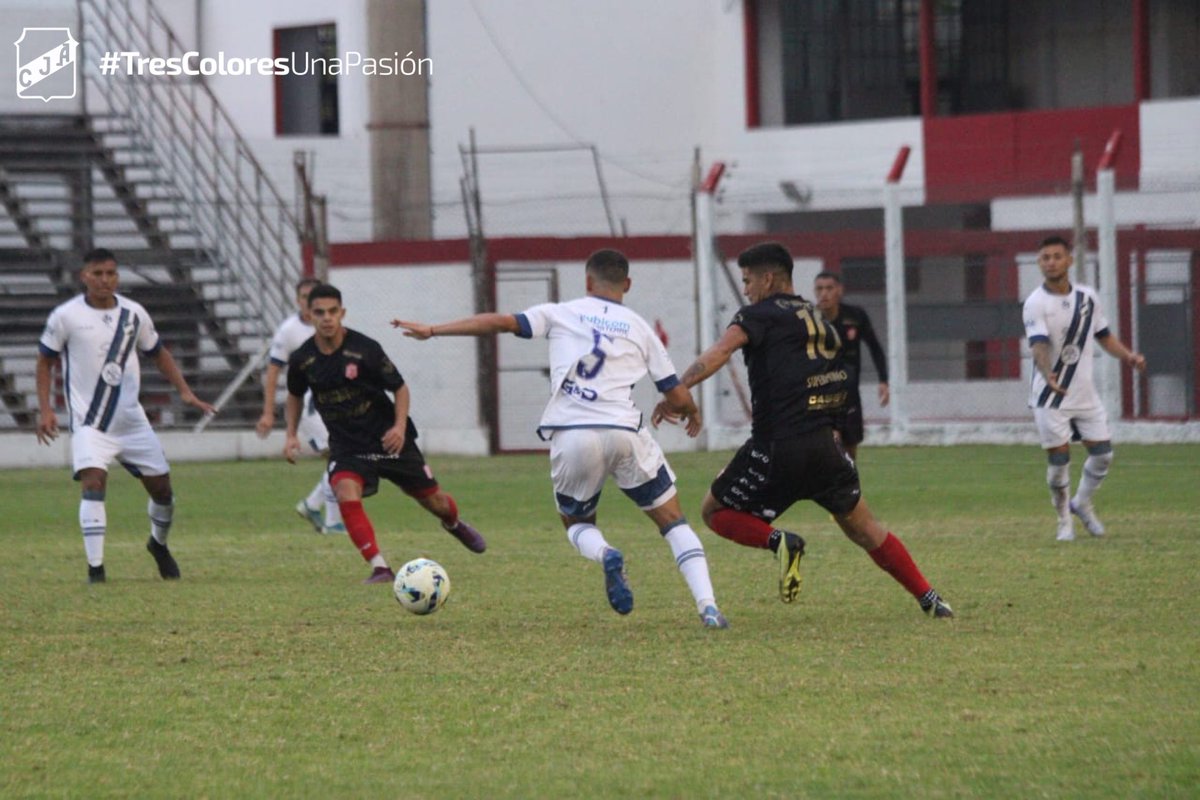 CJAOficial's tweet photo. #FederalA  ⚽
Fecha 7 - Zona D

FINAAAAAAAAL DEL PARTIDO. 
¡EL SANTO VOLVIÓ A LA VICTORIA! 

@9dejuliooficial 0 vs 1 #JuventudAntoniana

⚽️Hernan Vargas 😈

#𝑽𝒂𝒎𝒐𝒔𝑨𝒏𝒕𝒐𝒏𝒊𝒂𝒏𝒐 💙🤍🤎
𝘛𝘳𝘦𝘴 𝘤𝘰𝘭𝘰𝘳𝘦𝘴, 𝘶𝘯𝘢 𝘱𝘢𝘴𝘪ó𝘯 https://t.co/stgAKqQuUY