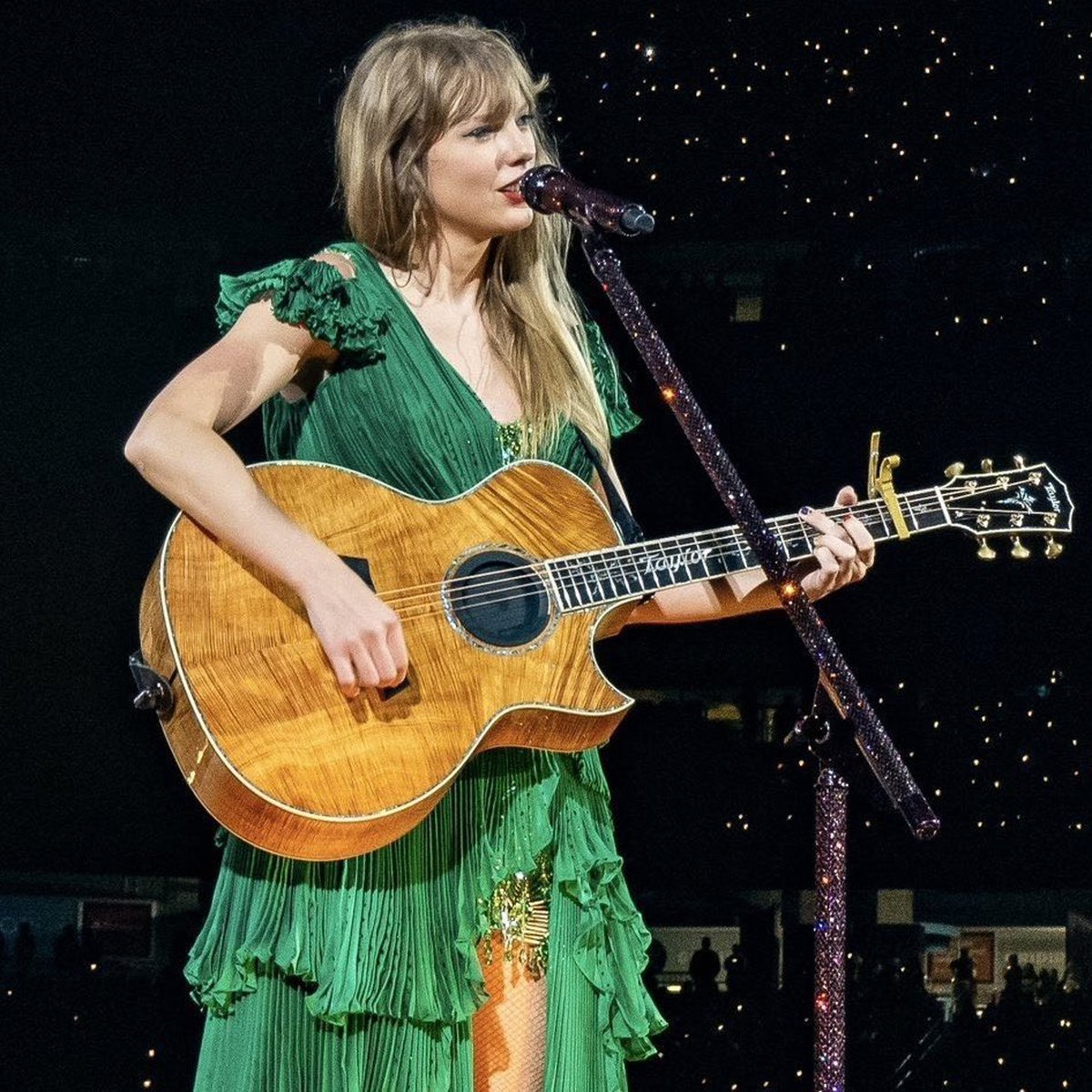 TheSwiftSociety's tweet photo. 💬| @TaylorSwift13 on Debut

“No shade to the other songs, but I do think ‘Cold As You’ is the best” https://t.co/StCnhOJqFR