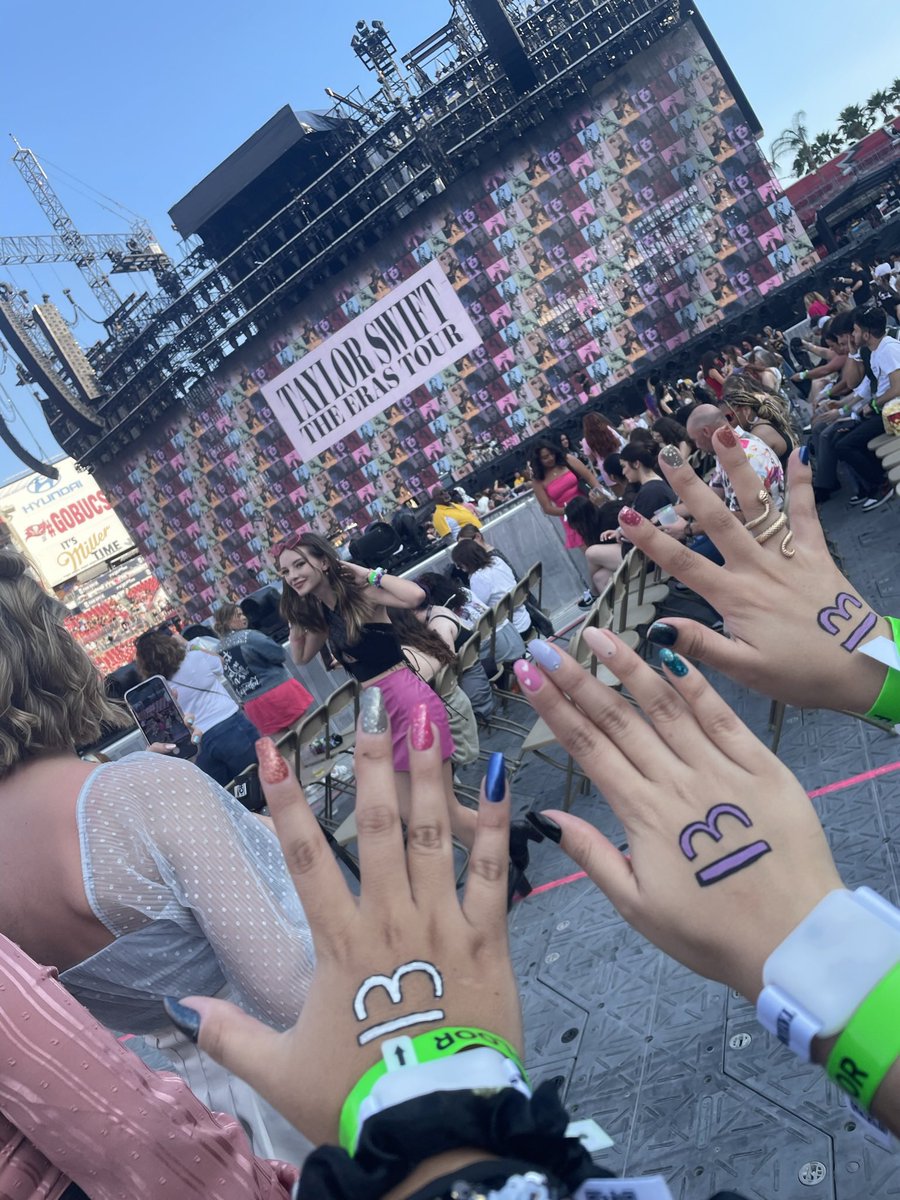 ndkc96's tweet photo. 15.04.23- Tampa FL @taylorswift13 @taylornation13 #TheErasTour 💞 https://t.co/HMeVyLy3cA