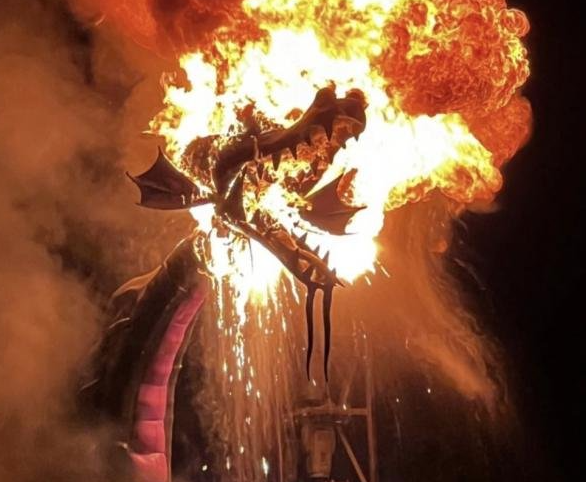 🎵 "EEEEHHH-XIT LIIIIGHT!!! EN-TUUUUH NAH-IGHT!!!" 🎵