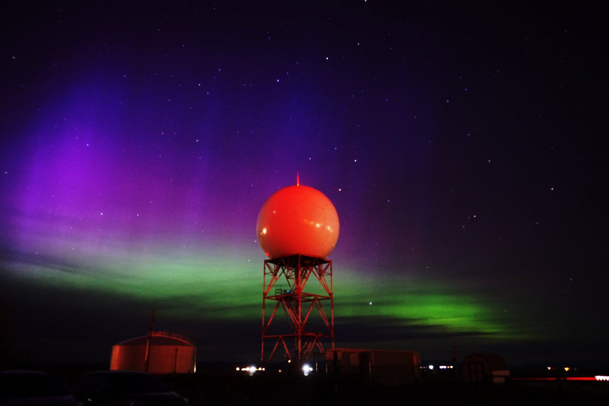 NWSRiverton's tweet photo. And a few more pictures of the #NorthernLights from our office. #AuroraBorealis #Aurora #wywx https://t.co/S4qREUo4ZL