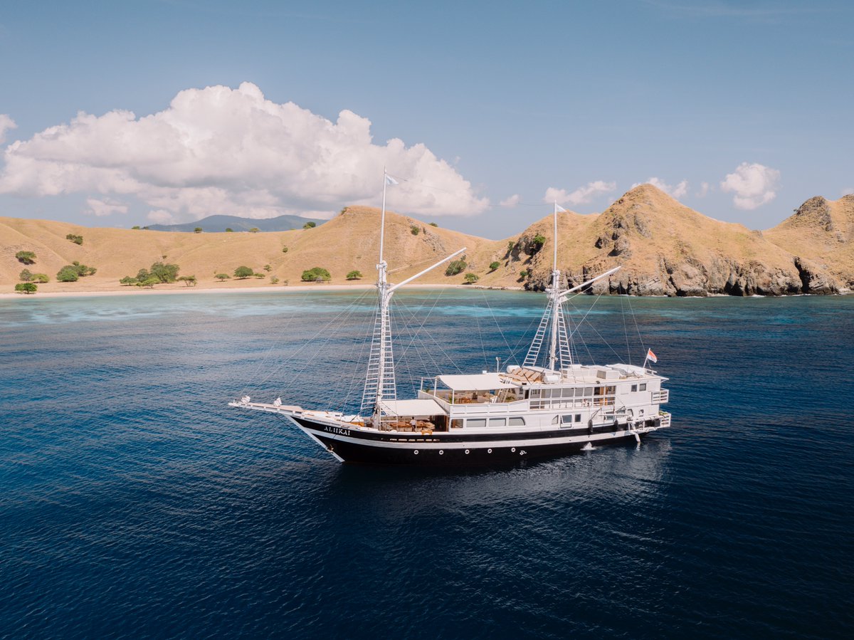 WIXSQUARED's tweet photo. We can't recommend Aliikai voyages enough.. 
This 41ft boat has undergone a recent refit and is the best way to explore the Indonesian islands. Ideal for a honeymoon or family holiday, you can enjoy a whole host of activities at one with nature, but never compromising on luxury! https://t.co/Se513bJgP1