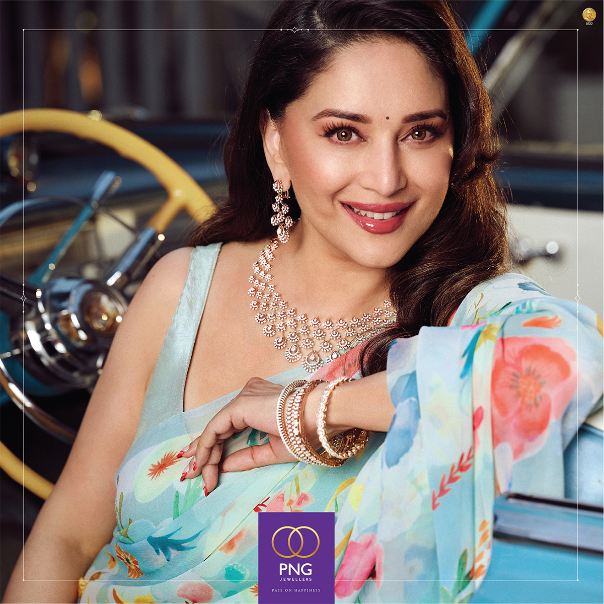 PNGJewellers's tweet photo. Diamonds are not just a girl's best friend - they're a timeless symbol of love, beauty, and elegance and are a cherished investment that will be treasured for generations to come.

#inacollection #diamonds #diamondcollection #madhuridixitnene https://t.co/gTKr0zkTBO