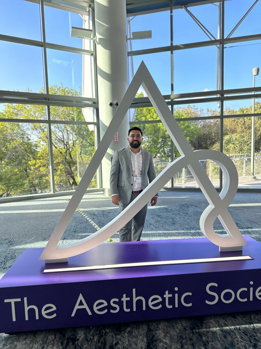 fromhoodtomd's tweet image. Beyond grateful to have been selected as part of the inaugural @TheAestheticSoc #ASERF #ExternshipProgram &amp;amp; attend the empowering annual #AestheticMeeting. Thank YOU @CamilleCashMD for your endless commitment and believing in us for this life-changing opportunity. #PRS