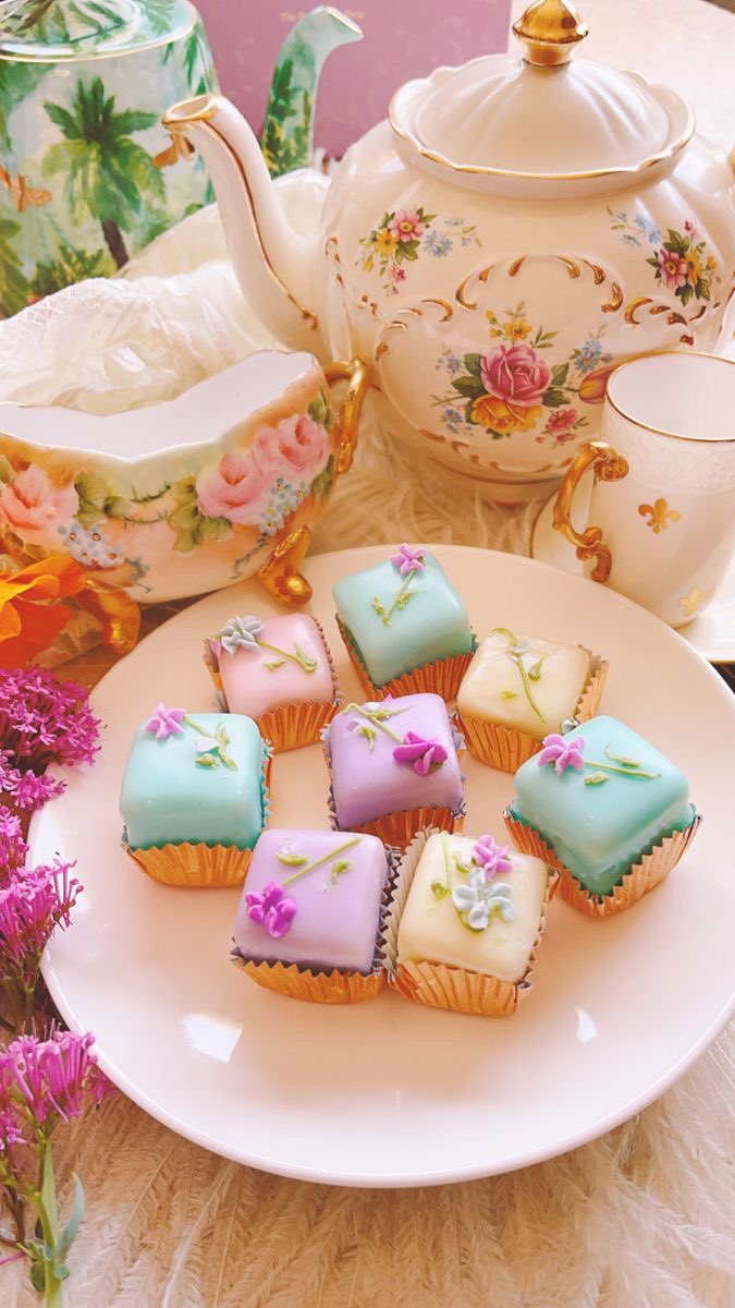 EllieEnn03's tweet photo. @IdaWille3 GM dear Ida 🌸 Have a beautiful day 🌹🤗 https://t.co/nkWJx0W6eE