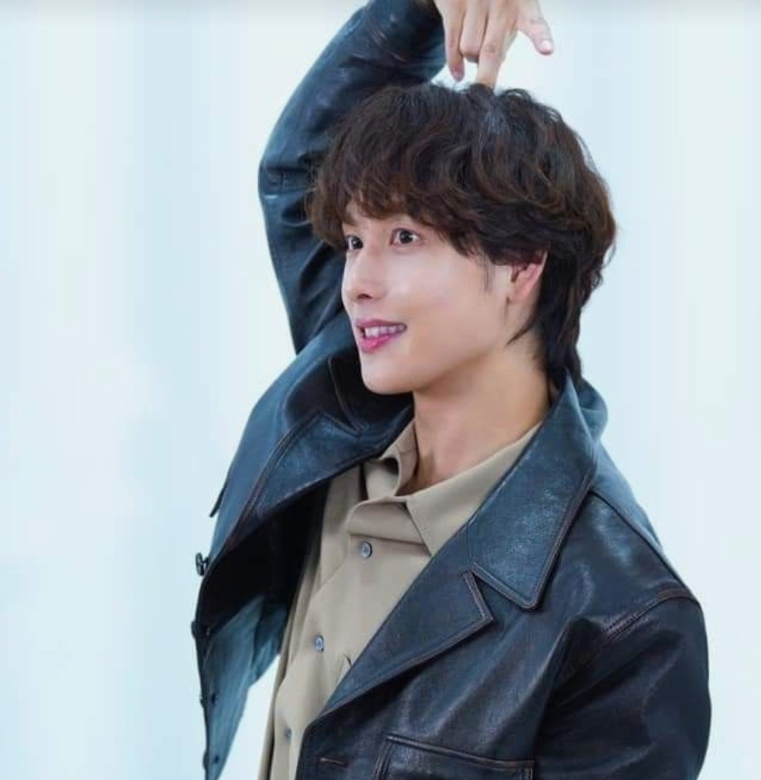sunizup's tweet photo. Aww, I'm sooo happy #YimSiwan received a Best Actor nom for his portrayal of sweet #DaeBeom in #SummerStrike!! It's such an endearing underrated character that Siwan brought to life perfectly!!๐ฅฐ๐ https://t.co/uByIF9h7FV