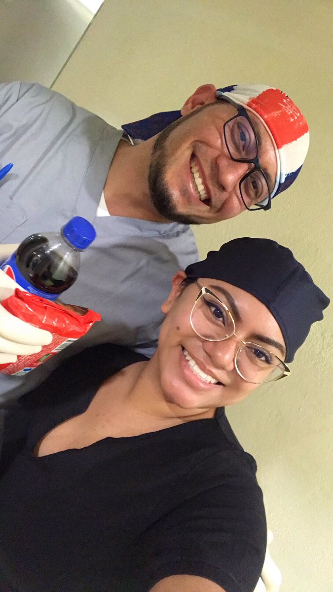 YohaliCrovar's tweet photo. Oficialmente mi última semana en la universidad ❤️

*Mi primer cirugía vs mi última como externa* https://t.co/I5w6ZGcSKl