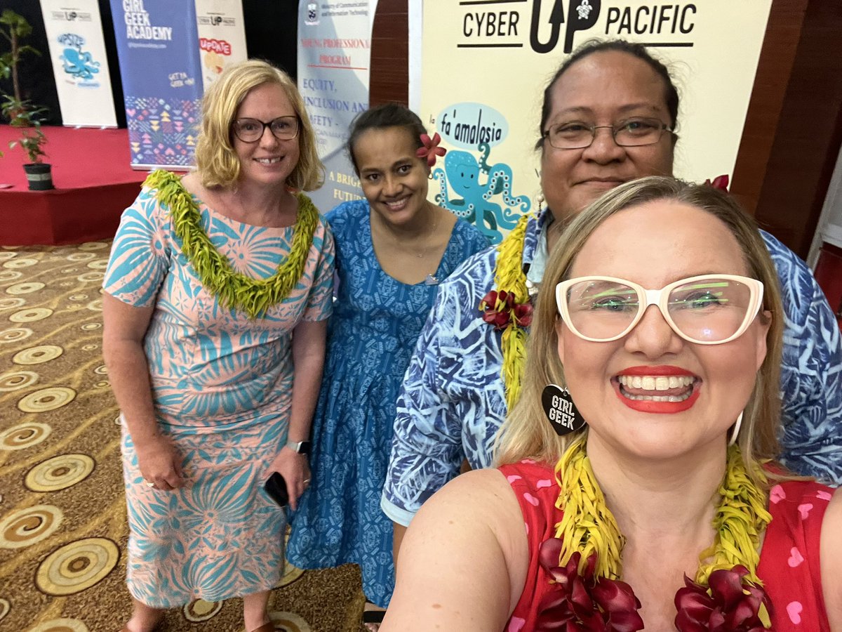 Talofa lava! I gave the opening Samoa Digital Week keynote 🌴 thanks to the CEO of Samoa Ministry for Communications & IT. Also met Australia’s High Commissioner to Samoa 🇼🇸 Tomorrow @GirlGeekAcademy Samoa run MissMakesCode then A.I. High on Wednesday! digitalsamoa.org