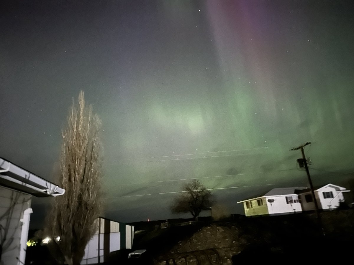 ComfrtblyNmb's tweet photo. #NorthernLights more from eastern Montana!  This is really cool! https://t.co/OwyRkpnaAx
