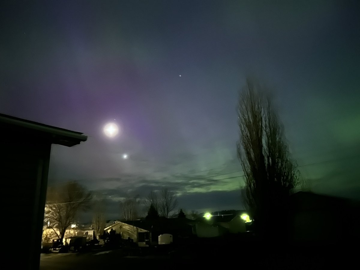 ComfrtblyNmb's tweet photo. #NorthernLights more from eastern Montana!  This is really cool! https://t.co/OwyRkpnaAx