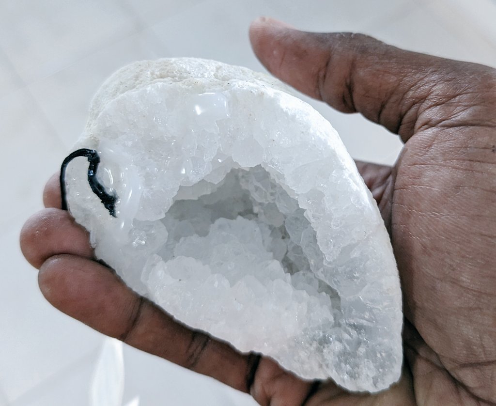 TheDoCofIT's tweet photo. Some good finds today. Huge heavy chunks! #rosequartz #greenquartz #quartzgeode #calcite https://t.co/e33aEUILD1