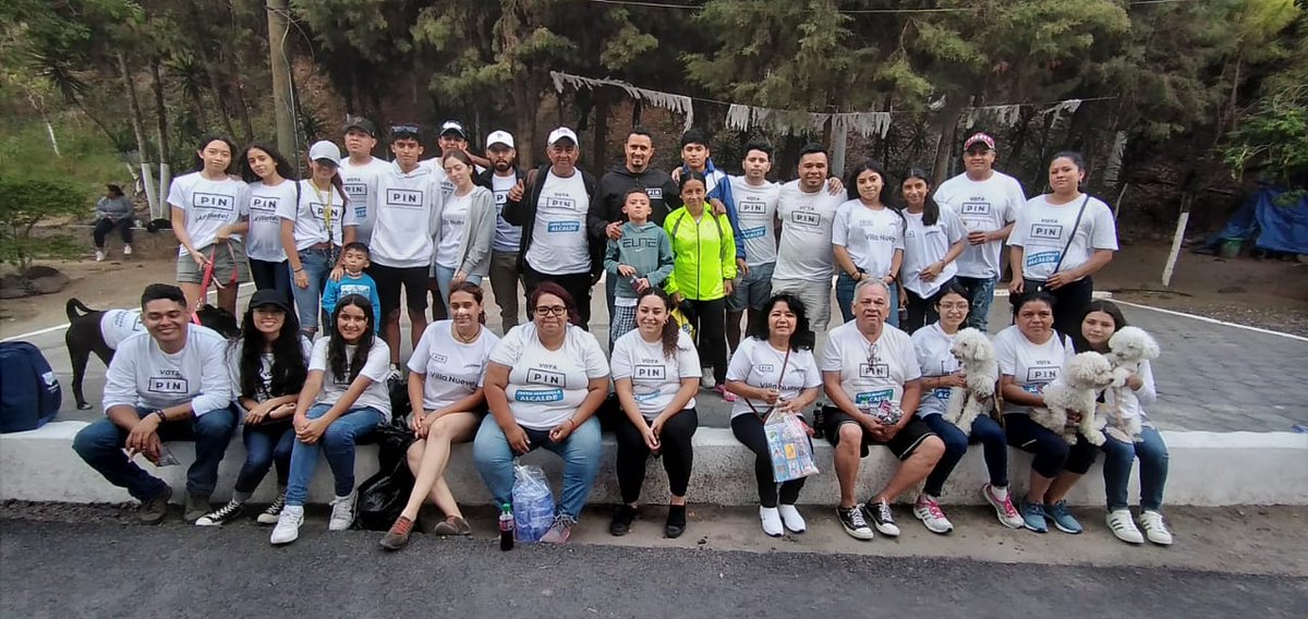 chitoman1783's tweet photo. Tarde de convivencia #PINvillanueva  Paseo del Lago.
Disfrutemos el camino... 🙂 https://t.co/Stxi4M1U45
