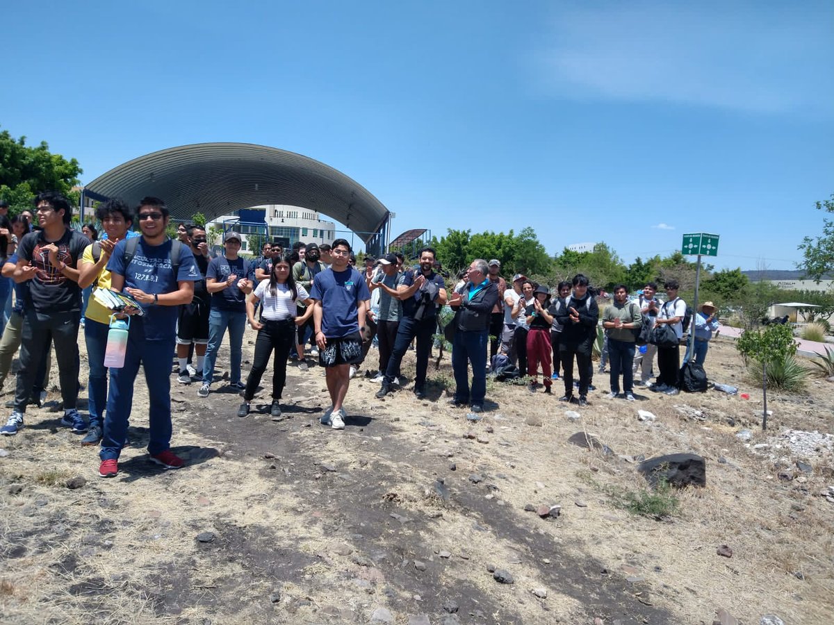 La comunidad Troyana se sumó al primer simulacro nacional 2023. 

La Coordinación de Protección Civil Universitaria UAQ planeó este ejercicio que ayuda a preparar a la sociedad universitaria a reaccionar de manera correcta ante un sismo o desastre natural.